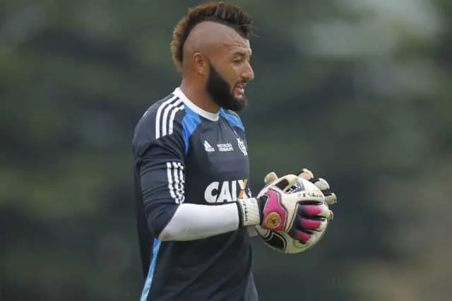 Apesar da recuperação de Paulo Victor, o goleiro Alex Muralha segue como titular contra o ‘Timão’