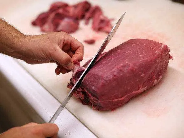 Além das chances para trabalhar como açougueiro, há mais vagas em São Gonçalo para os setores comercial e de serviços gerais