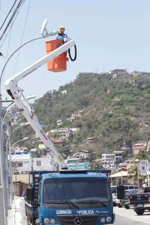 Ao todo, 448 pontos de luz de 164 vias terão que ser trocados até o próximo dia 30 de agosto