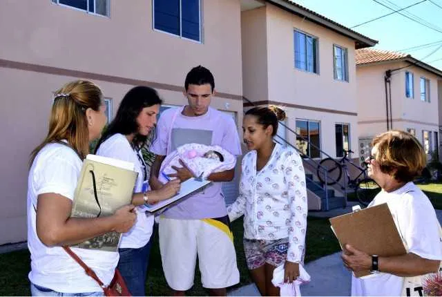 Agentes visitaram o Residencial Carlos Marighella, em Itaipuaçu, e conversaram com os moradores
