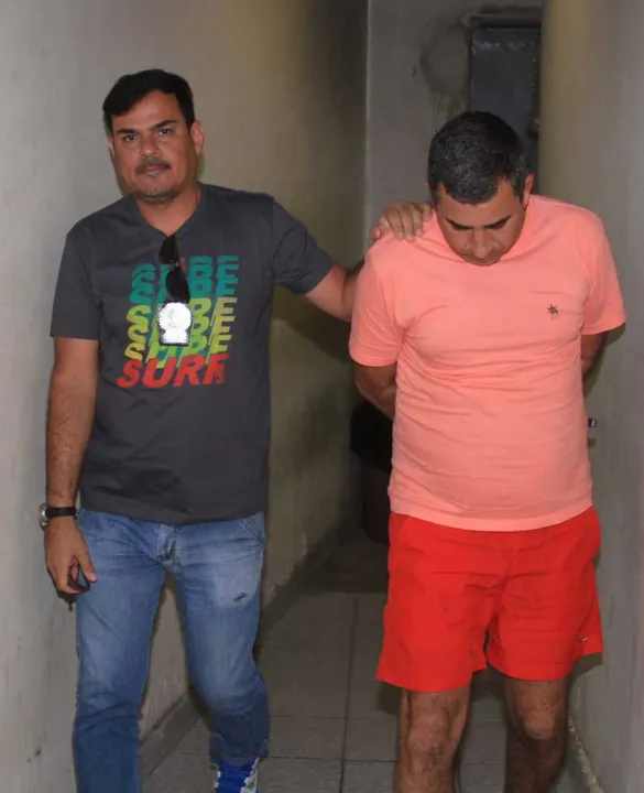 Carlos Eduardo já havia remarcado o chassi da Captiva e guardava um revólver em sua residência