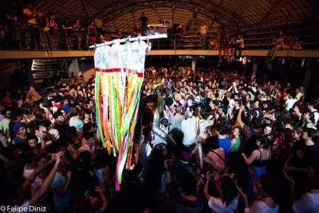 Imagem ilustrativa da imagem Exposição traz o carnaval secreto dos bate-bolas