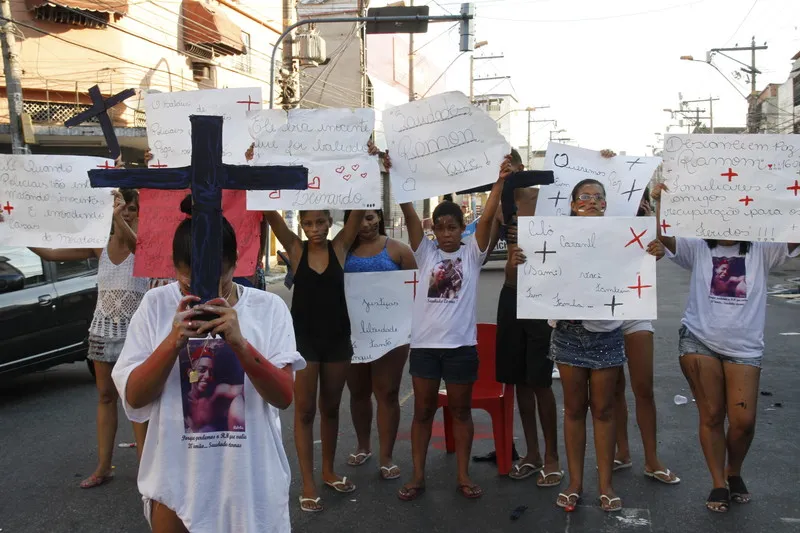 Manifestação fechou a principal avenida do Pita