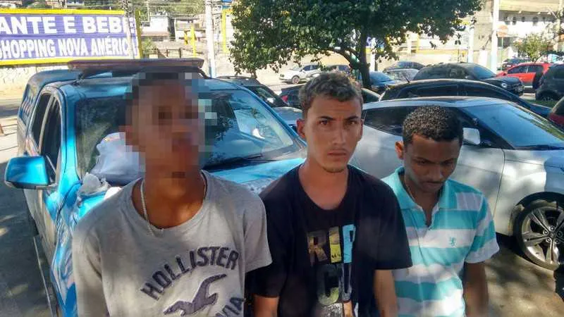 Menor, Lucas e Eduardo foram presos no Beco da Amendoeira