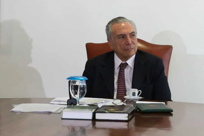 Imagem ilustrativa da imagem Temer anuncia meta fiscal nesta quinta, diz senador após reunião no Planalto