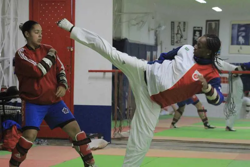 Íris e Aparecida, que fazem parte da equipe de taekwondo da Universo, foram escolhidas para a missão
