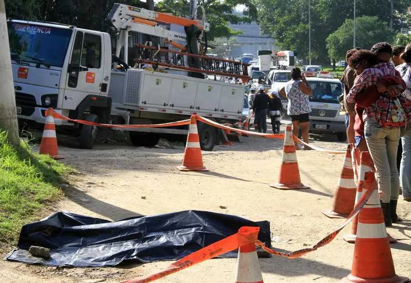 Almir teria tocado num fio que estava solto na rodovia e acabou recebendo descarga elétrica