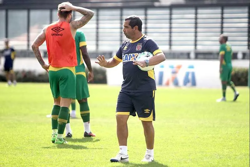 Zinho tem a total confiança de seu companheiro de trabalho e amigo, Jorginho, para comandar o Cruzmaltino na partida de hoje