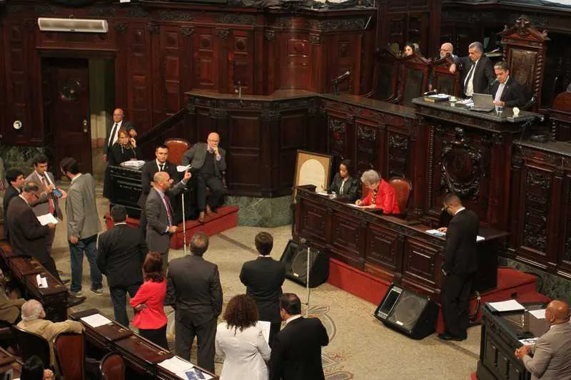 Alerj realiza sessões para apreciar projetos.