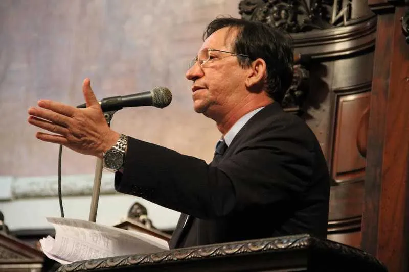 Deputado defende a inclusão nas escolas e a criação de centros de estudos profissionalizantes