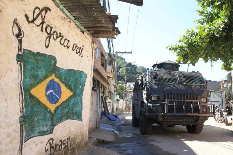 Agentes fizeram buscas no Complexo do Viradouro para tentar localizar ladrões de bancos