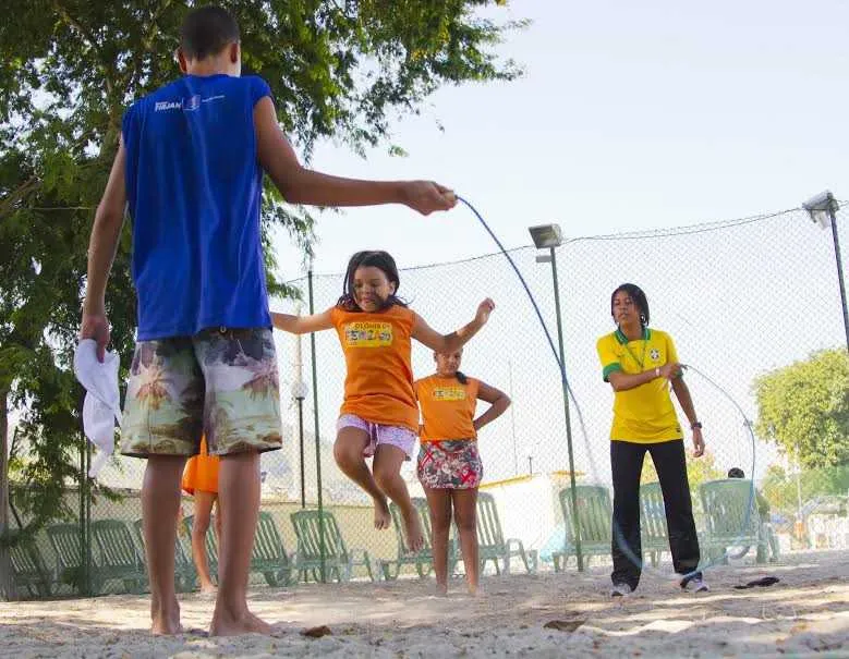 As crianças terão acesso a diversas atividades esportivas e recreativas, sempre das 13 às 17h