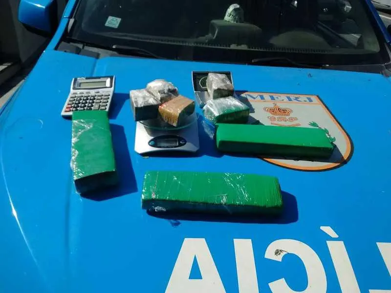 Com Branco, agentes apreenderam três quilos de maconha
