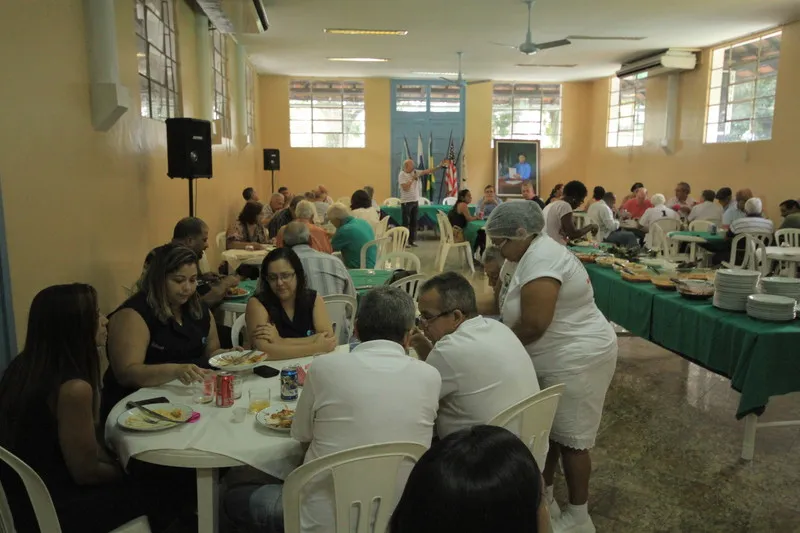 Cerca de cem pessoas participaram do almoço, que acontece toda última quarta-feira do mês