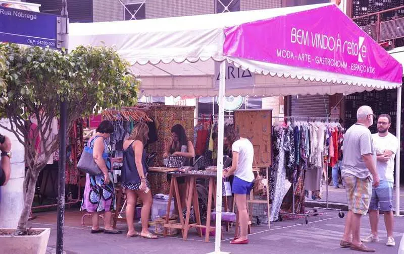 Feira Retoke é realizada na Rua Leandro Motta, em S. Rosa