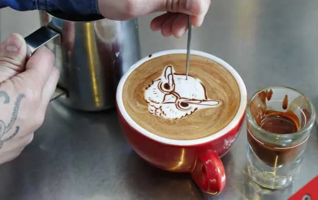 Imagem ilustrativa da imagem A técnica que transforma cafés em verdadeiras obras de arte