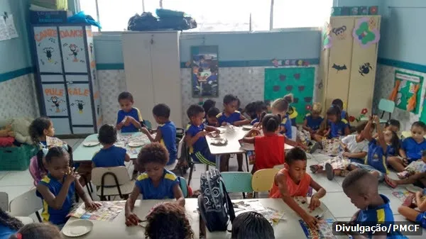 Crianças aprenderam a montar pratos saudáveis em creche