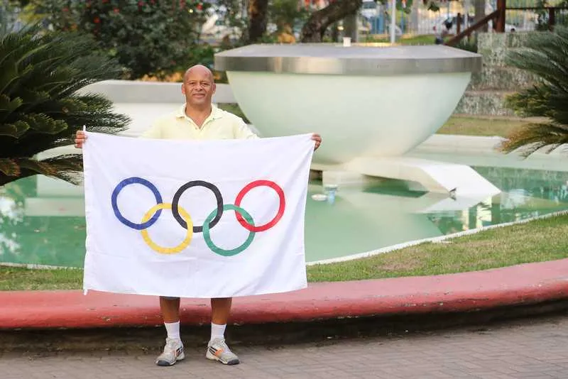 Professor Didi foi um dos selecionados pelos organizadores dos Jogos para conduzir a tocha