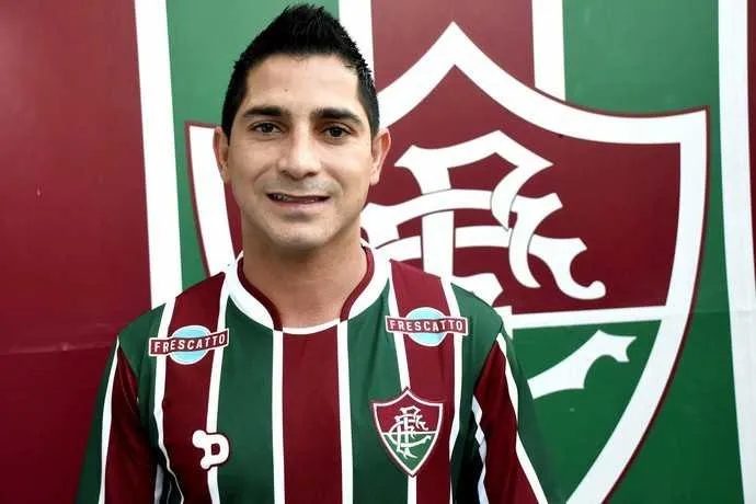 Danilinho vestiu a camisa tricolor e prometeu conquistar títulos
