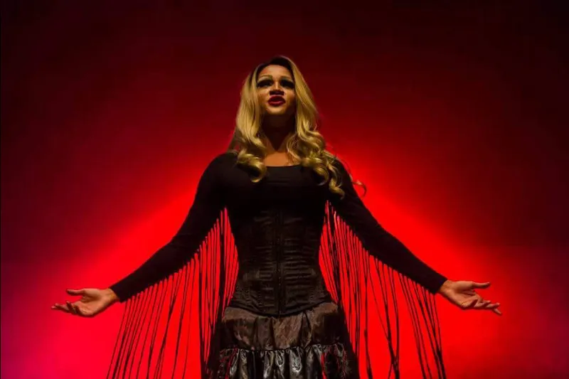 O espetáculo está sendo encenado no Teatro Carequinha