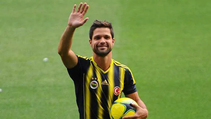 Antes de assinar com o Flamengo, o meio campista Diego jogava no Fenerbahçe da Turquia