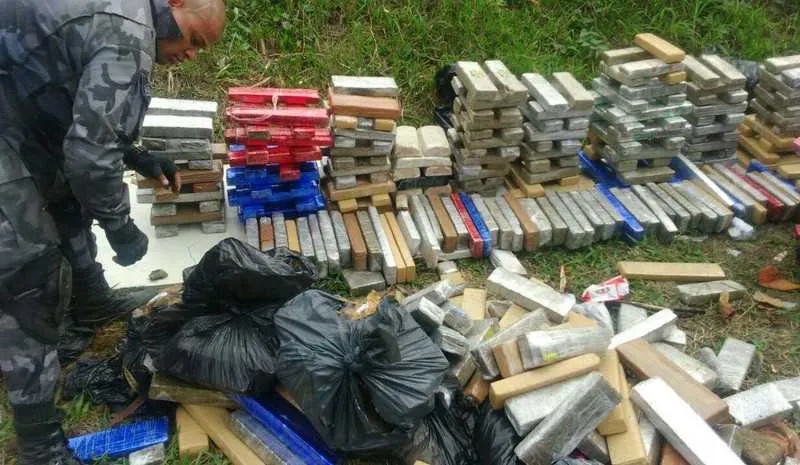 Megaoperação terminou com sete presos e a apreensão de mais de uma tonelada e meia de drogas, além de um fuzil AR-15