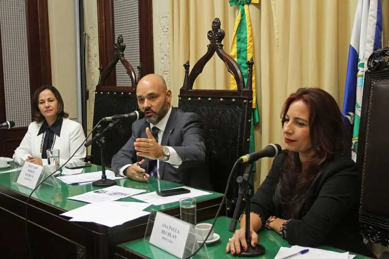 Comissão discutiu as leis com representantes de movimento