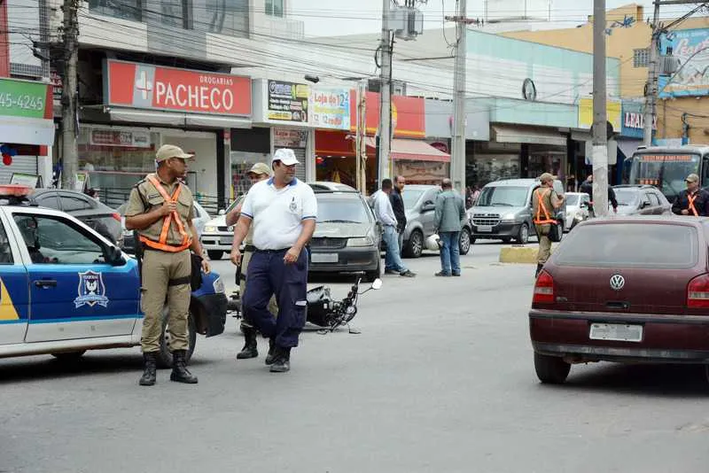 Aulas incluem fiscalização de condutas como excesso de velocidade e estacionamento irregular 