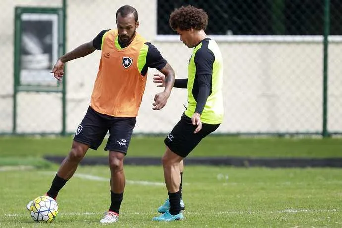 Bruno Silva e Camilo irão atuar contra seu ex-clube, no domingo