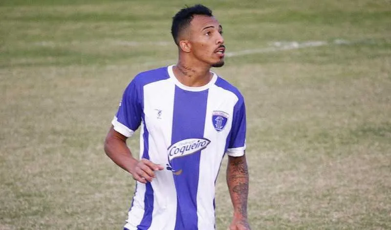 O defensor Joseph foi punido com quatro jogos de suspensão