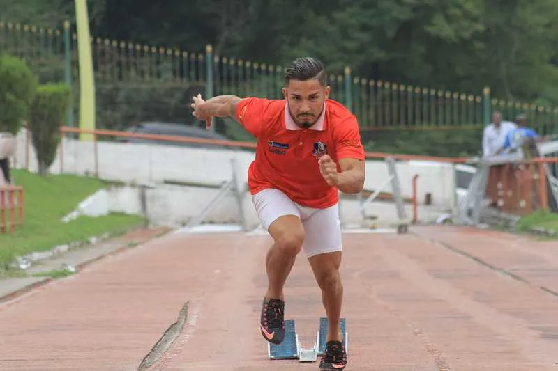 Fábio Bordignon, 24 anos, está na sua 2ª Paralímpiada e disputará os 100 metros e salto à distância