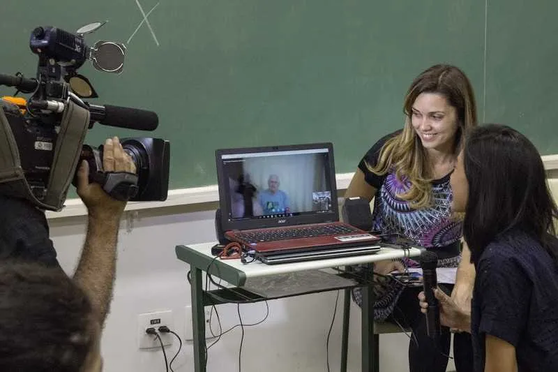 Depois de ler as respostas por carta, os jovens e os idosos conversaram via internet, no último dia 15