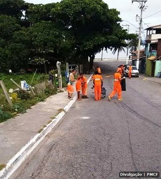 Funcionários da Comsercaf e da prefeitura vão limpar todos os bairros da cidade nos próximos dias