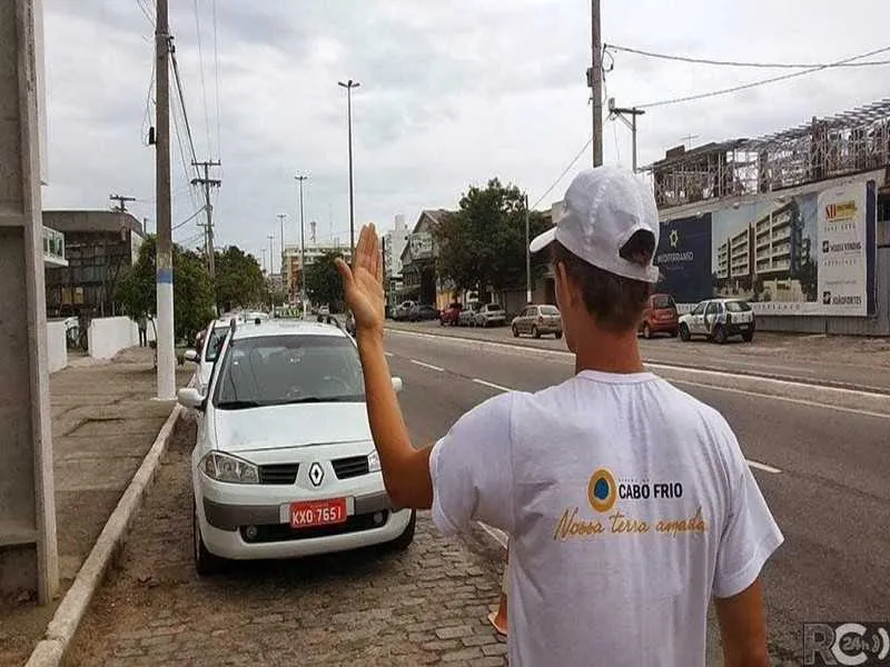 Funcionários da Superintendência Municipal de Transportes estão fiscalizando os pontos