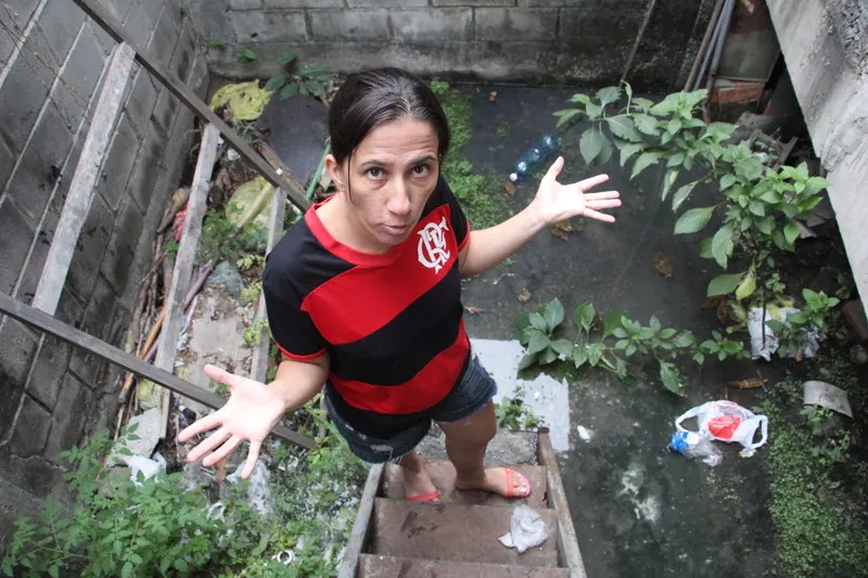 Água invadiu casa de Queila, que teme por estrutura do imóvel