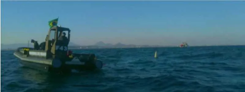  Parte do avião que caiu no mar foi localizada pela Marinha, próxima à orla da Praia de Jaconé