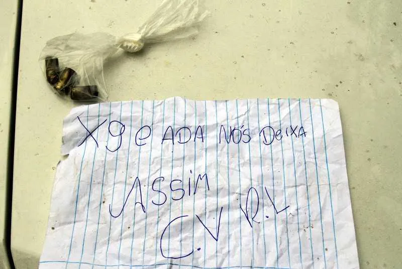 Tráfico mata mulher em SG e deixa bilhete ao lado do corpo