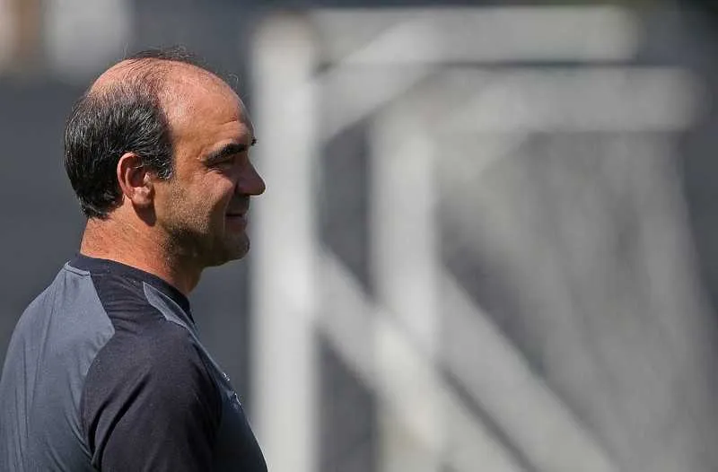 Ricardo Gomes teve que ‘quebrar a cabeça’ para escalar a equipe