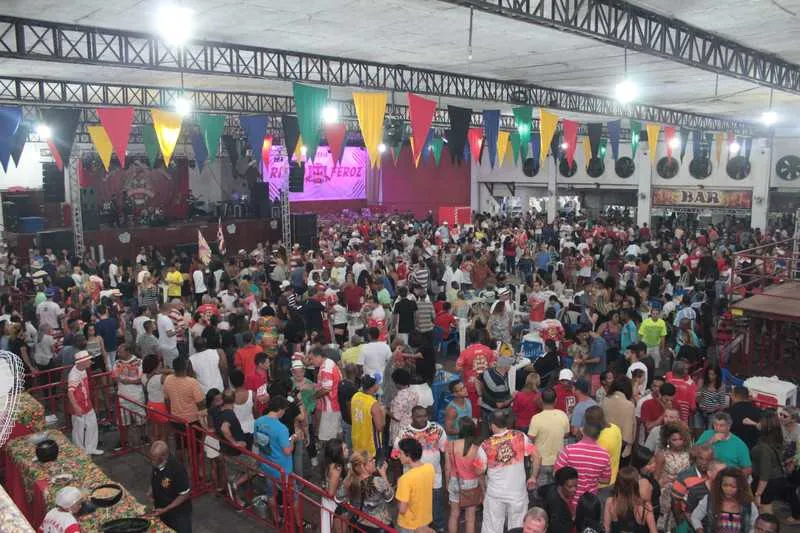 A quadra da Porto da Pedra ficou lotada para curtir a tradicional feijoada com atrações musicais