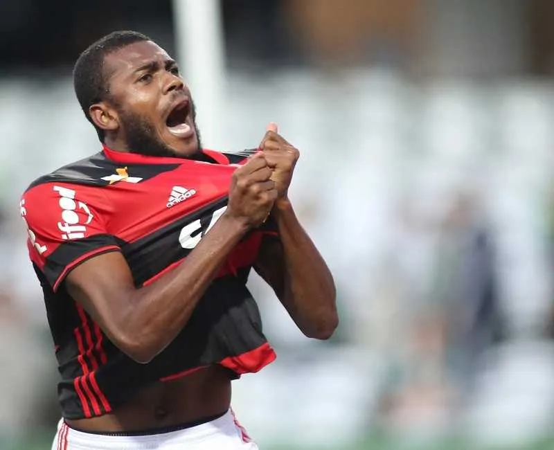 O atacante Marcelo Cirino saiu do banco de reservas para marcar o segundo gol rubro-negro

