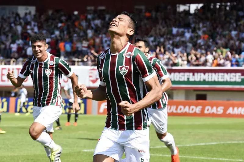 O volante Cícero marcou dois dos três gols da vitória