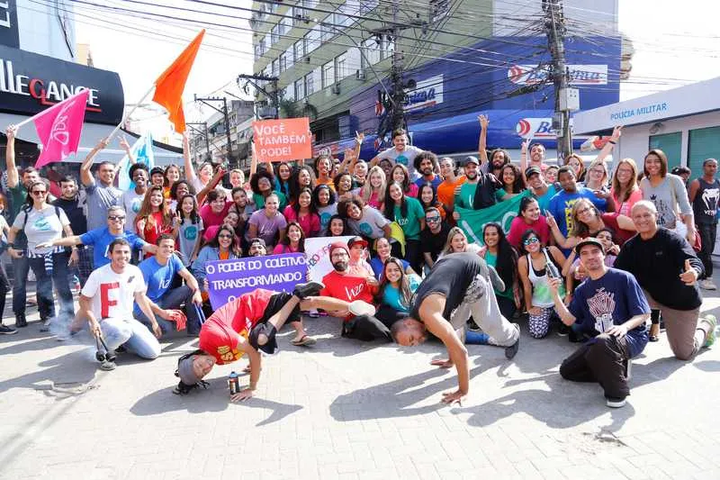 A equipe do projeto H2O esteve realizando um Flash Mob no centro de Alcântara
