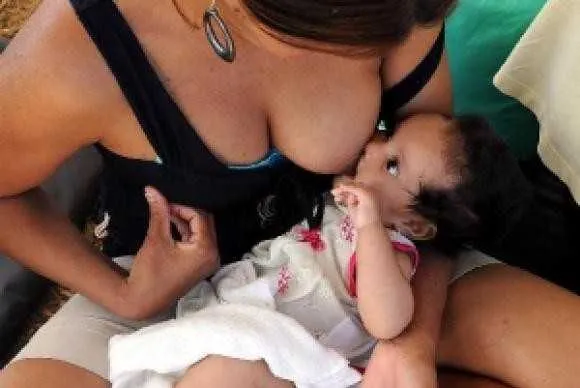 A recomendação da Organização Mundial da Saúde é de que o aleitamento materno seja exclusivo até o sexto mês e se estenda até os 2 anos ou mais