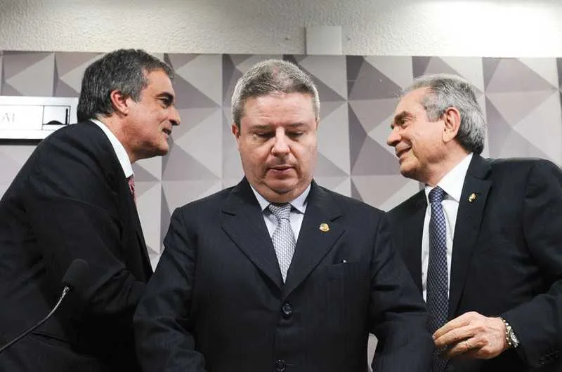 Anastasia vai ler relatório final do pedido de impeachment hoje