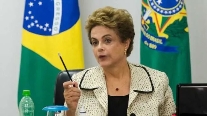 Mesmo reconhecendo dificuldades para aprovar um plebiscito, a Presidente disse que vai à luta