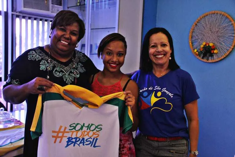 Joyce da Fonseca, de 14 anos, foi selecionada pelo melhor desempenho escolar no ano de 2015 