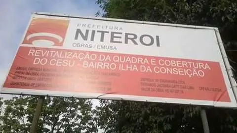 Prefeitura de Niterói trocou a placa de obra na manhã de ontem