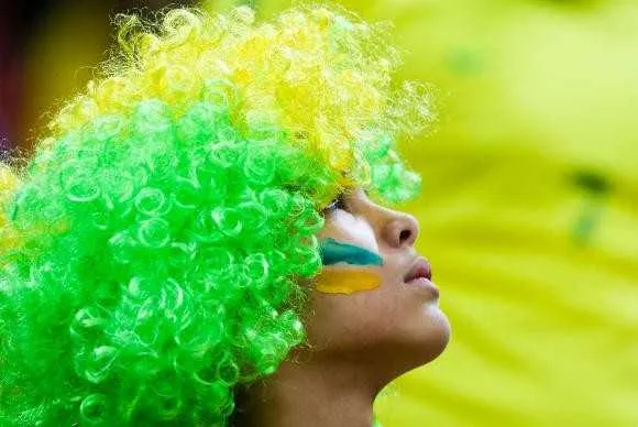 Torcida brasileira que lotou o Estádio Mané Garrincha, em Brasília,não vai sentir saudades do futebol ineficiente  do Brasil