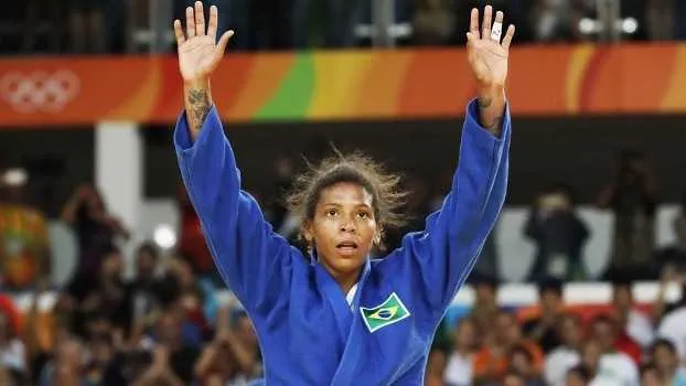 Imagem ilustrativa da imagem Rafaela Silva mostrou como se transforma dificuldades em ouro!