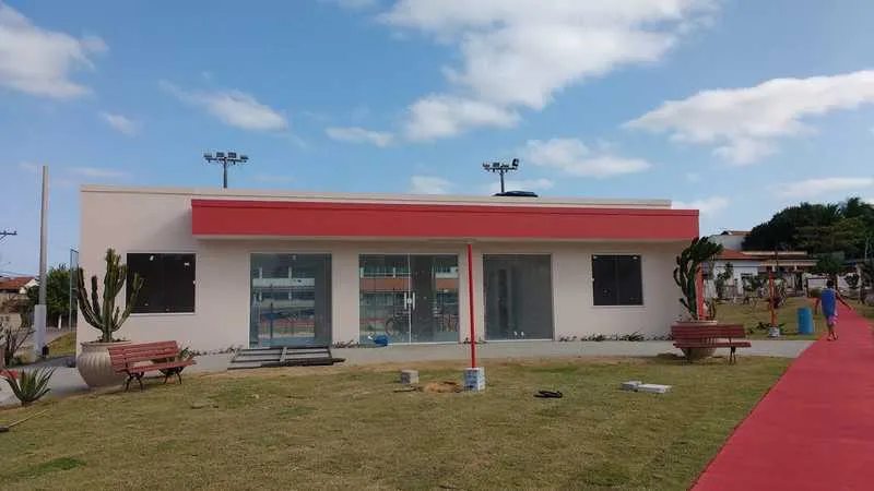 Praça na Rua Ronald de Carvalho foi toda revitalizada e foi entregue com academia de saúde